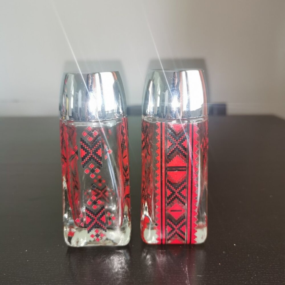 Vintage Western Pattern Salt & Pepper Shakers Set of 2, Red/Black‎